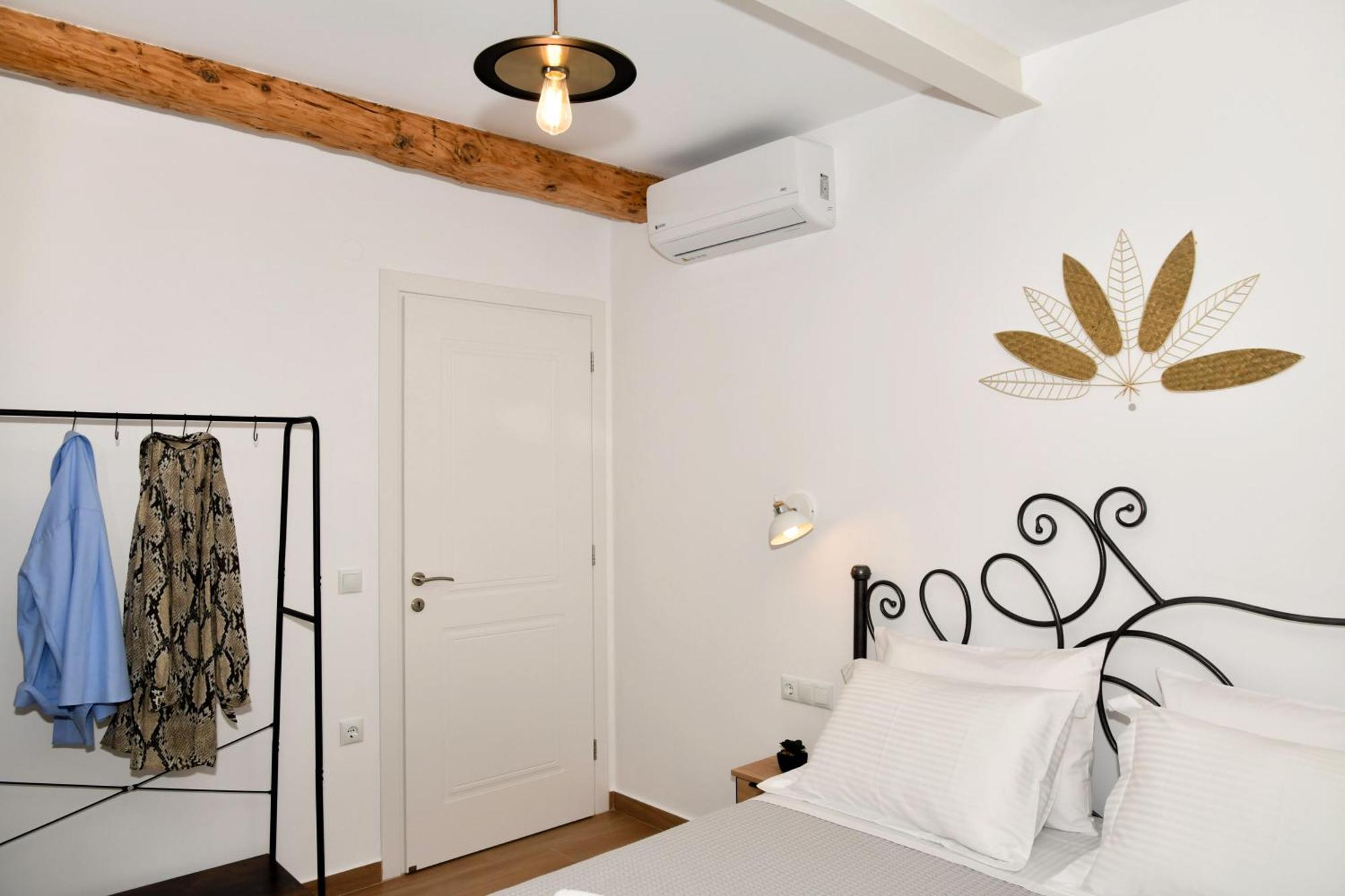 Captain Theo'S Modern Apartment Maria Lefkimmi  Exterior photo