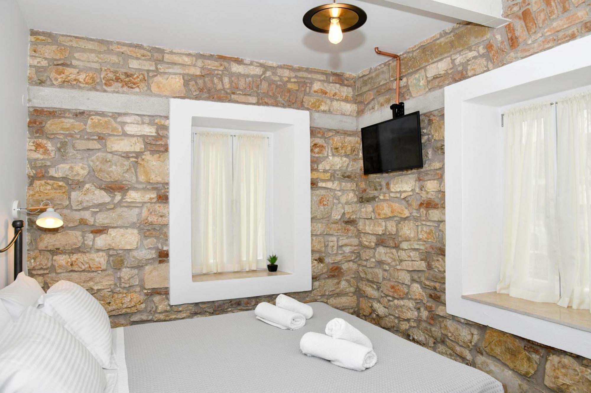 Captain Theo'S Modern Apartment Maria Lefkimmi  Exterior photo